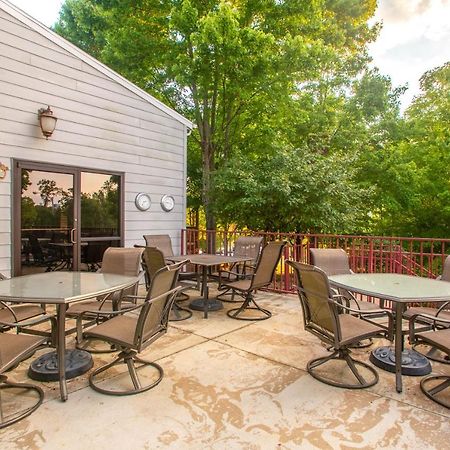Ramada By Wyndham Branson Motel Екстериор снимка