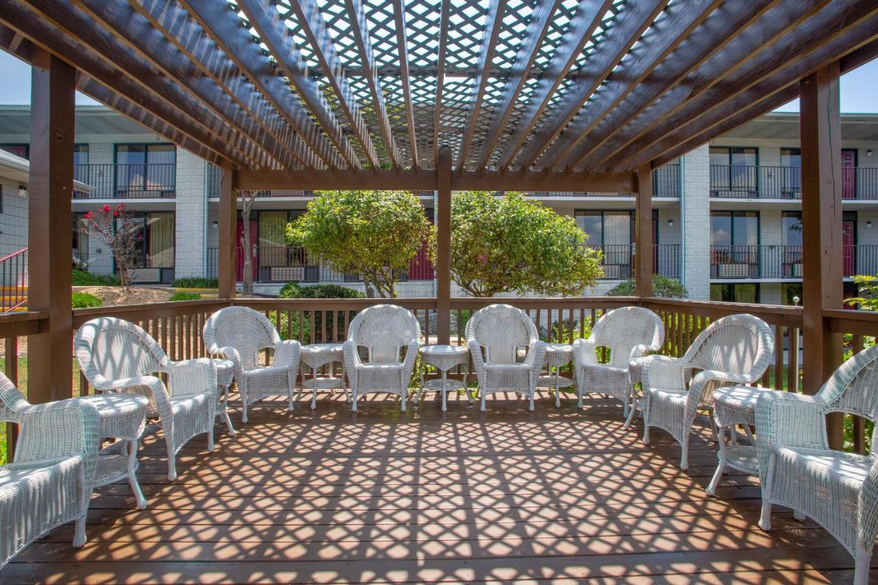 Ramada By Wyndham Branson Motel Екстериор снимка