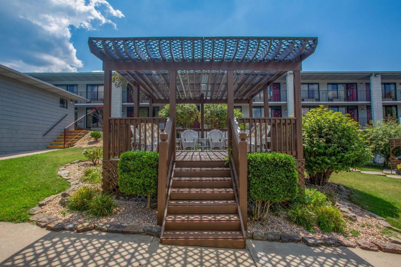 Ramada By Wyndham Branson Motel Екстериор снимка