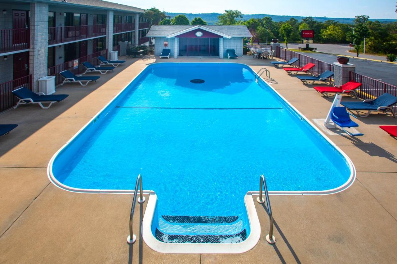 Ramada By Wyndham Branson Motel Екстериор снимка