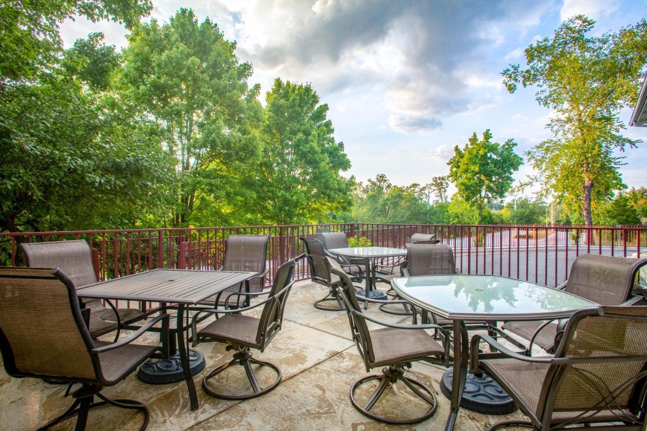 Ramada By Wyndham Branson Motel Екстериор снимка
