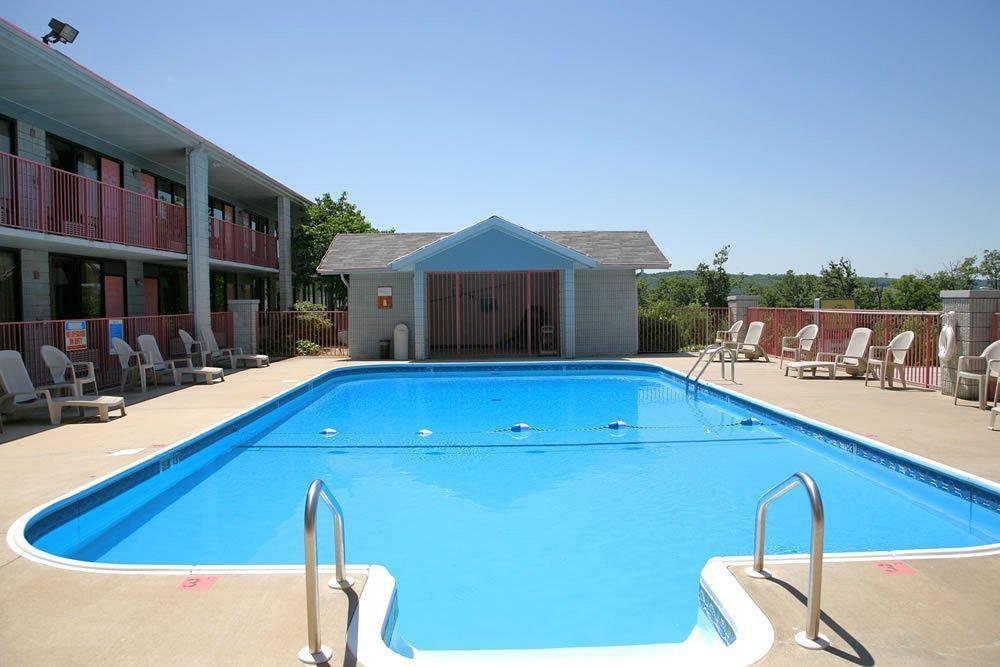 Ramada By Wyndham Branson Motel Екстериор снимка